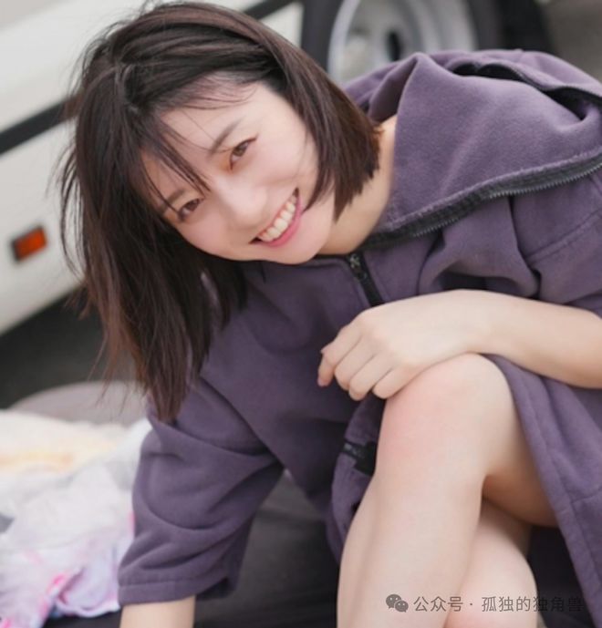 20岁写真女星下海做网友预测：可统治这行5到10年|AG尊龙